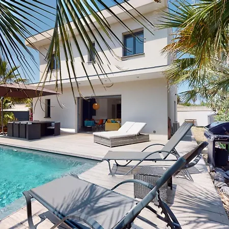 Avec Piscine Au Sel A 50 Metres De La Villa