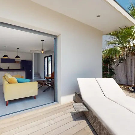 Villa Avec Piscine Au Sel A 50 Metres De La *